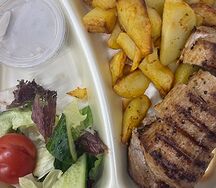 Медальоны из свинины с картофельными дольками