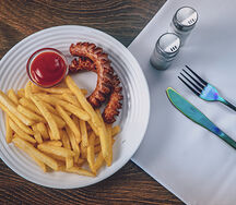 Картофель фри с сосисками