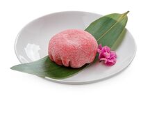 Японский десерт Моти с ягодами