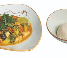 Тайский карри с курицей и овощами