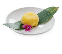 Японский десерт Моти с маракуйей