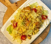 Салат Цезарь с курицей