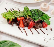 Салат с куриной печенью