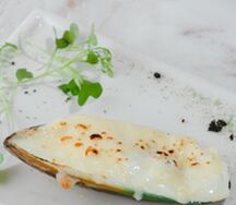 Мидии киви под сливочным соусом