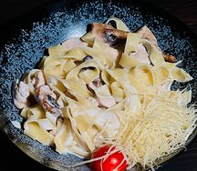 Паста с курицей и грибами