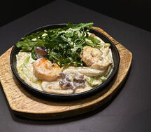 Горячая сковородка с морепродуктами