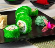 Ролл калифорния с угрем