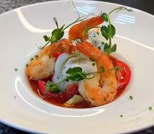 Буррата с холодным гаспаччо и креветками 