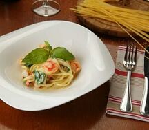 Спагетти с креветками и шпинатом