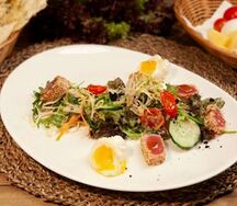 Салат нисуаз с тунцом