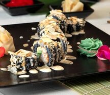 Блэк ролл с миндалем