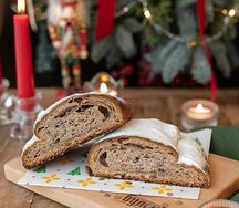Штоллен с клюквой, цукатами и изюмом