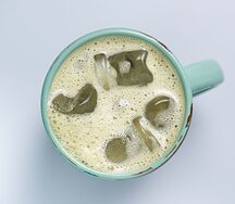 Матча холодная с пюре манго