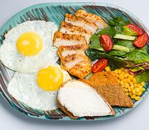 Завтрак с куриной грудкой
