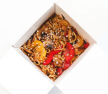 Жареный рамен с курицей