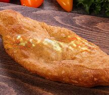 Пирожок с сосиской и картошкой