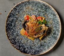 Осьминог с соусом из белых грибов