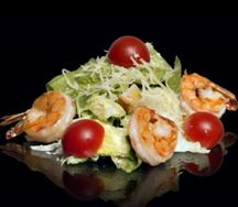 Салат Цезарь с креветками