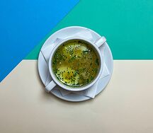Куриный бульон с яйцом