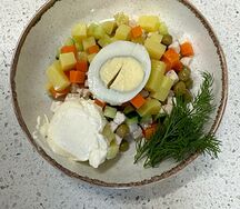 Салат Оливье с курицей