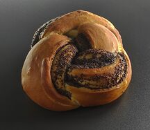 Булка с маком