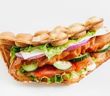 Сэндвич-вафля с курицей