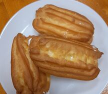 Эклер с кремом