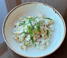 Салат со снежным крабом и кукурузой