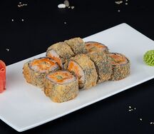 Темпура с лососем в соусе спайси