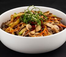 Лапша гречневая с овощами