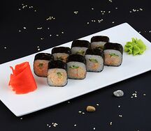 Ролл с креветкой в соусе спайси