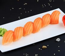 Суши с лососем