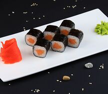 Мини-ролл с лососем