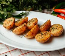 Молодой картофель со специями