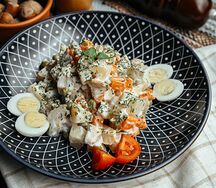 Оливье с подкопченным куриным филе