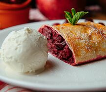 Штрудель с вишней