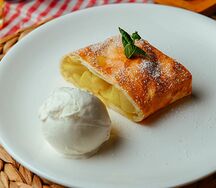 Штрудель с яблоком