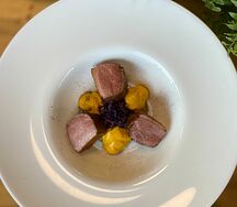 Запеченная утка с карамелизированным яблоком