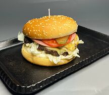 Бургер с говяжьей котлетой