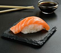 Нигири с лососем