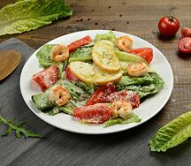 Салат цезарь с креветками