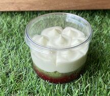 Малина-фисташка в креманке