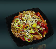 Wok с курицей и соусом