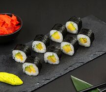 Маки с авокадо ролл