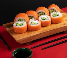 Ролл Ya Lux Филадельфия с огурец премиум