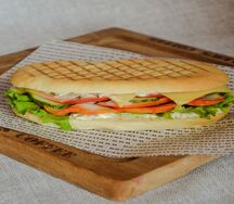 Сэндвич с копчёной куриной грудкой