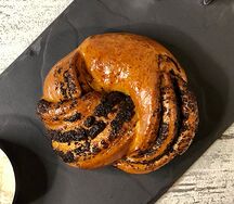 Булочка с маком