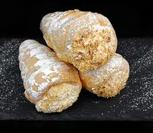 Трубочка с белковым кремом