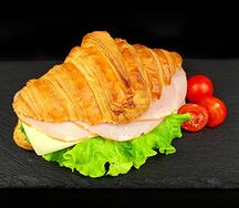Круассан с ветчиной