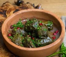 Долма из виноградных листьев 